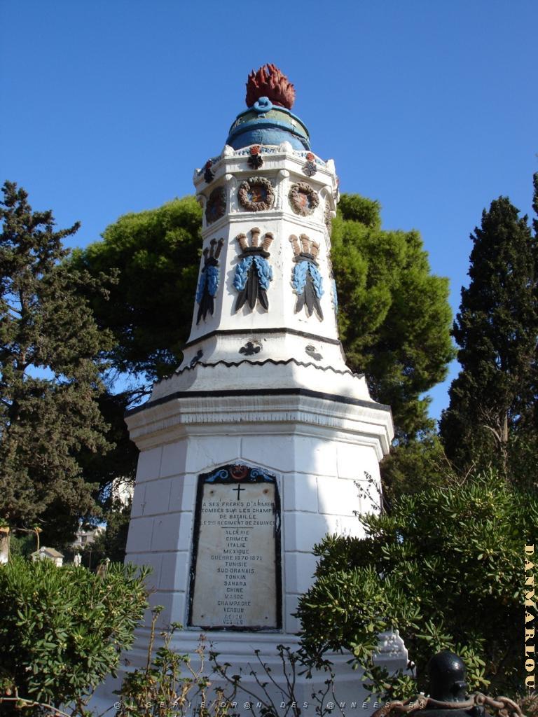 ORAN 10 2005 062 CIMETIERE DE TAMAZHOUET MONUMENT AUX MORTS.JPG